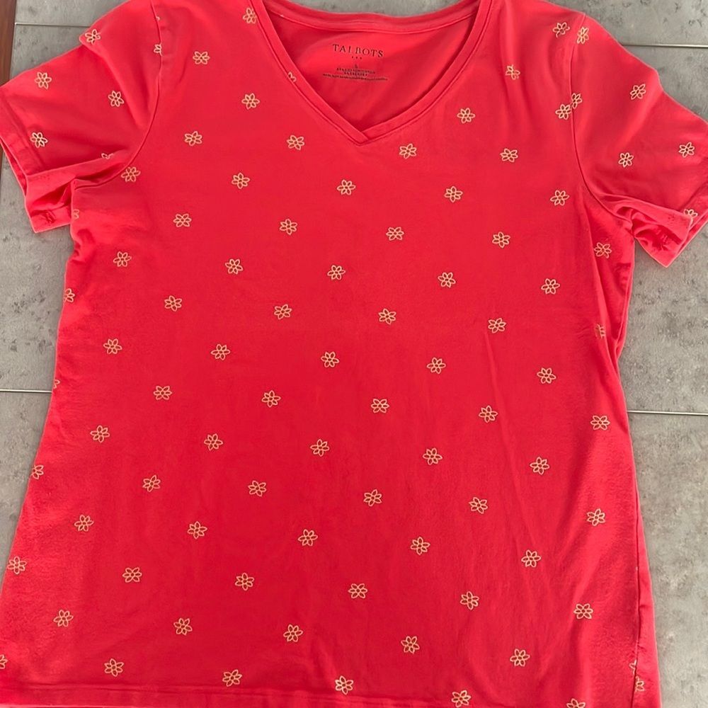 TALBOTS women’s short sleeve V neck coral pink top with glittery flower print S